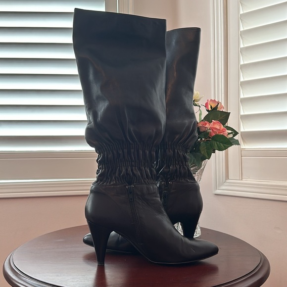 Sinela black leather slouchy boots in size 39.5. Crafted in Spain, very soft! - Picture 2 of 2